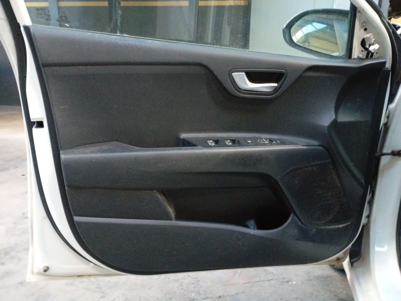 Recambio de guarnecido puerta delantera izquierda para kia rio iv (yb, sc, fb) 1.25 referencia OEM IAM   
