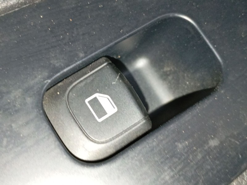 Recambio de mando elevalunas trasero izquierdo para kia rio iv (yb, sc, fb) 1.25 referencia OEM IAM   