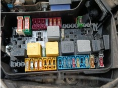 CAJA RELES / FUSIBLES 