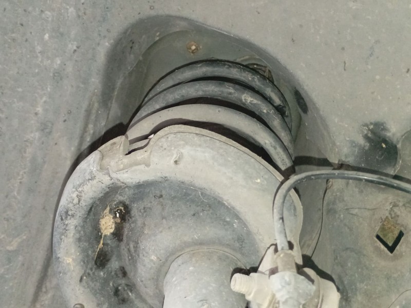 Recambio de amortiguador delantero izquierdo para ford focus iii turnier 1.6 tdci referencia OEM IAM   