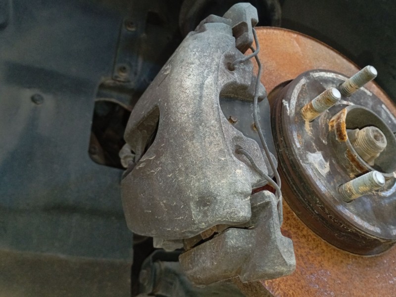 Recambio de pinza freno delantera izquierda para ford focus iii turnier 1.6 tdci referencia OEM IAM   