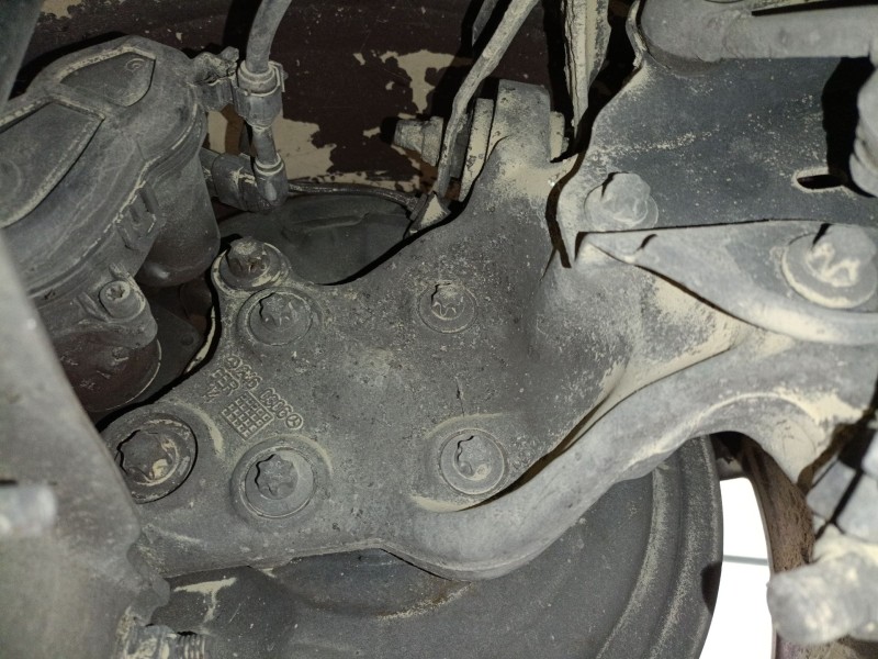 Recambio de mangueta trasera izquierda para mercedes-benz clase b sports tourer (w246, w242) b 200 cdi (246.201) referencia OEM 