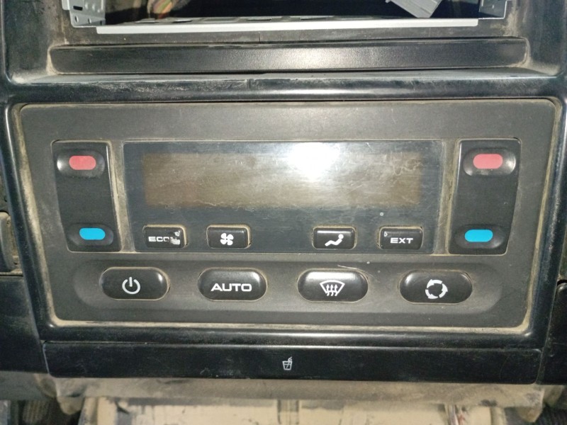 Recambio de mando climatizador para land rover discovery ii (l318) 2.5 td5 4x4 referencia OEM IAM   