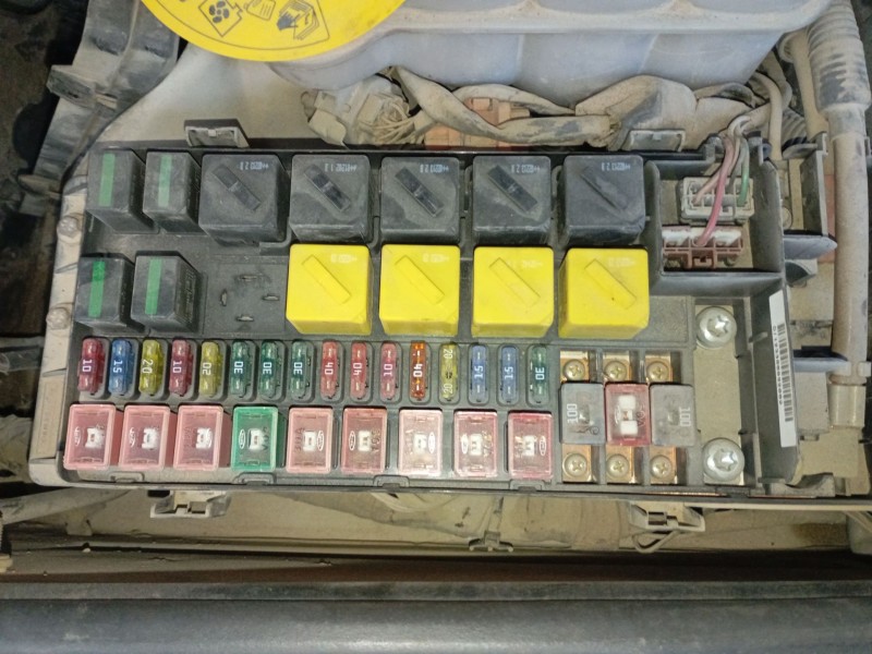 Recambio de caja reles / fusibles para land rover discovery ii (l318) 2.5 td5 4x4 referencia OEM IAM   