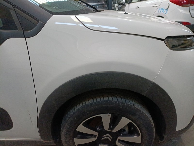 Recambio de aleta delantera derecha para citroën c3 iii (sx) 1.2 vti 82 referencia OEM IAM   