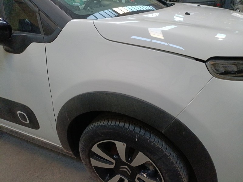 Recambio de aleta delantera derecha para citroën c3 iii (sx) 1.2 vti 82 referencia OEM IAM   