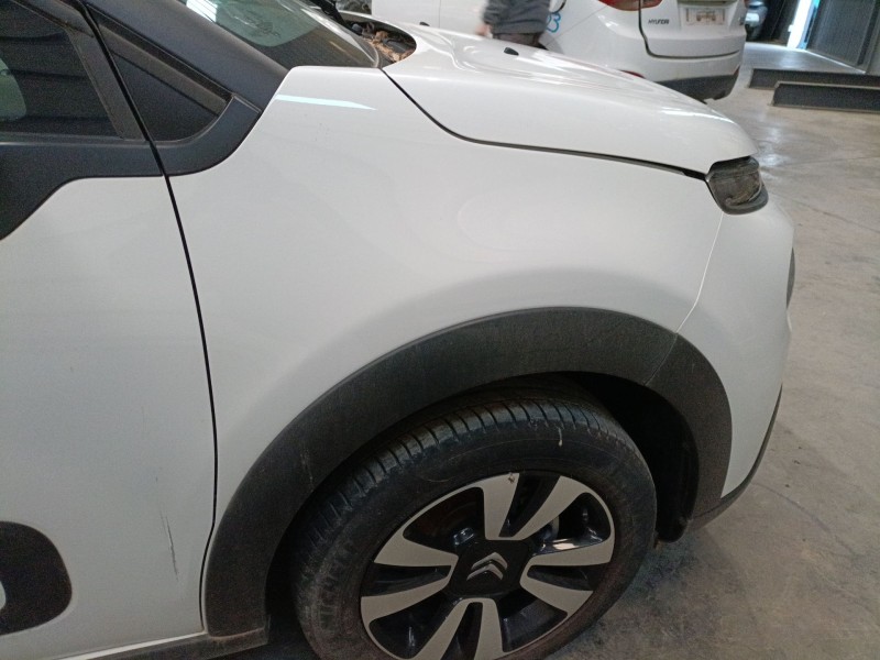 Recambio de aleta delantera derecha para citroën c3 iii (sx) 1.2 vti 82 referencia OEM IAM   