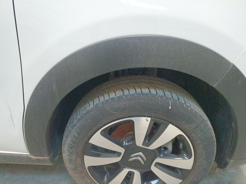 Recambio de aletin delantero derecho para citroën c3 iii (sx) 1.2 vti 82 referencia OEM IAM   