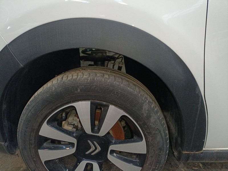 Recambio de aletin delantero izquierdo para citroën c3 iii (sx) 1.2 vti 82 referencia OEM IAM   