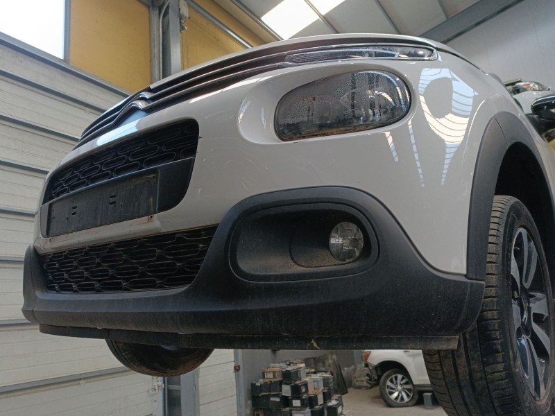 Recambio de paragolpes delantero para citroën c3 iii (sx) 1.2 vti 82 referencia OEM IAM   