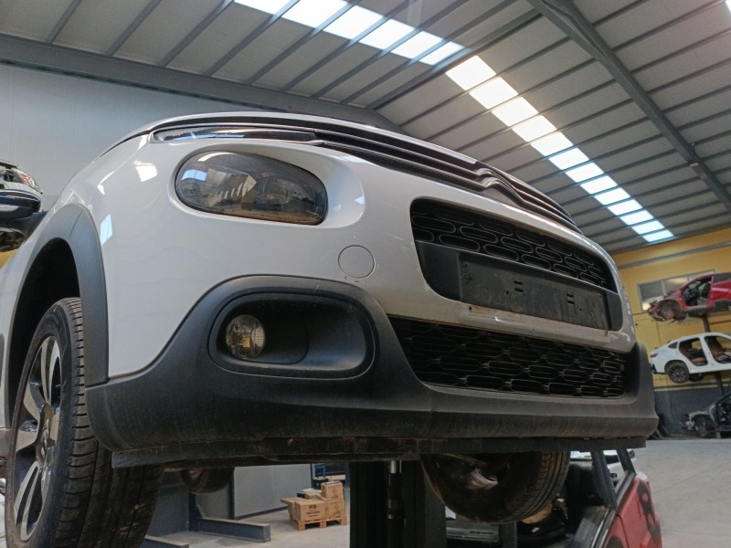 Recambio de paragolpes delantero para citroën c3 iii (sx) 1.2 vti 82 referencia OEM IAM   
