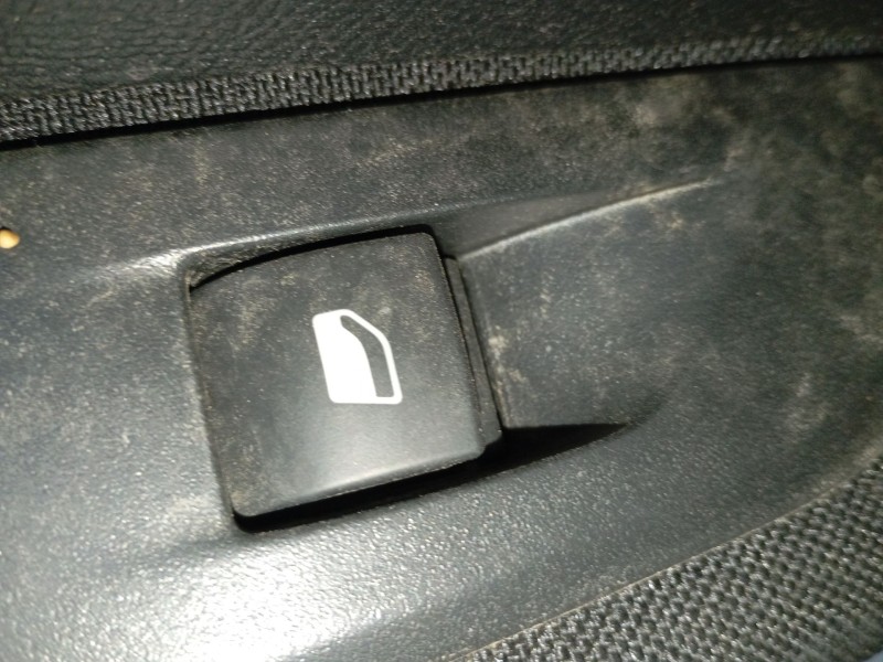 Recambio de mando elevalunas trasero izquierdo para peugeot 208 ii (ub_, up_, uw_, uj_) 1.2 puretech 75 referencia OEM IAM   