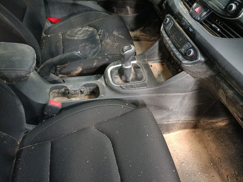 Recambio de consola central para hyundai i30 (pde, pd, pden) 1.0 t-gdi referencia OEM IAM   