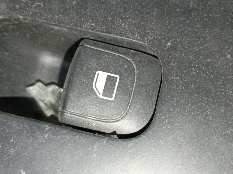 Recambio de mando elevalunas trasero derecho para kia stonic (yb) 1.0 t-gdi referencia OEM IAM   