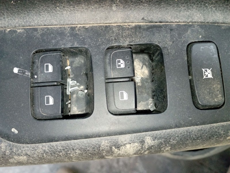 Recambio de mando elevalunas delantero izquierdo para kia stonic (yb) 1.0 t-gdi referencia OEM IAM   