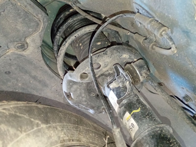 Recambio de amortiguador delantero izquierdo para kia stonic (yb) 1.0 t-gdi referencia OEM IAM   