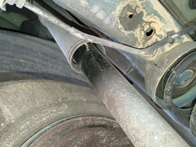 Recambio de amortiguador trasero izquierdo para kia stonic (yb) 1.0 t-gdi referencia OEM IAM   