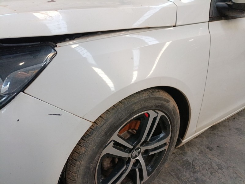 Recambio de aleta delantera izquierda para peugeot 308 ii (lb_, lp_, lw_, lh_, l3_) 1.6 hdi referencia OEM IAM   