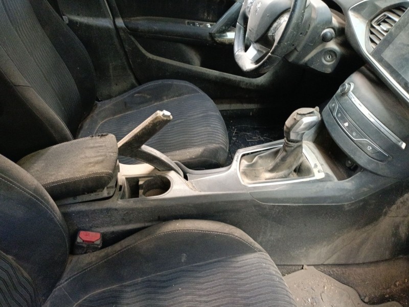Recambio de consola central para peugeot 308 ii (lb_, lp_, lw_, lh_, l3_) 1.6 hdi referencia OEM IAM   