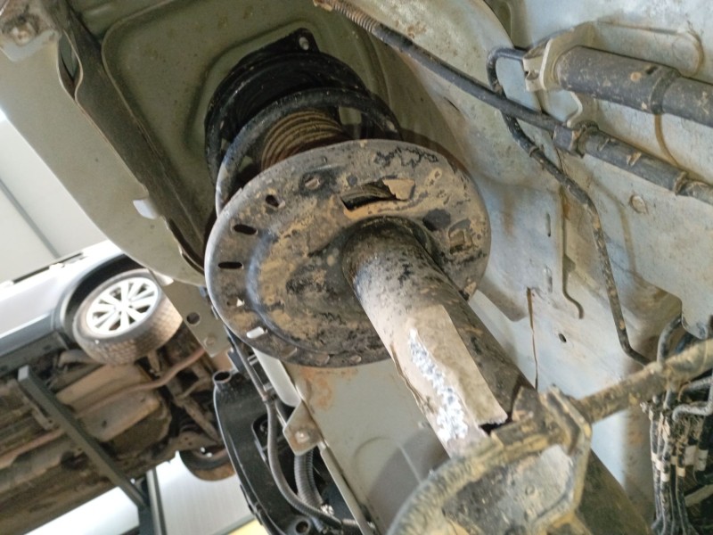 Recambio de amortiguador delantero izquierdo para peugeot 208 ii (ub_, up_, uw_, uj_) 1.5 bluehdi 100 referencia OEM IAM   