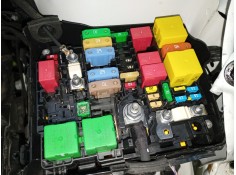 CAJA RELES / FUSIBLES 