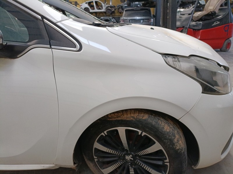 Recambio de aleta delantera derecha para peugeot 208 i (ca_, cc_) 1.2 vti 82 referencia OEM IAM   