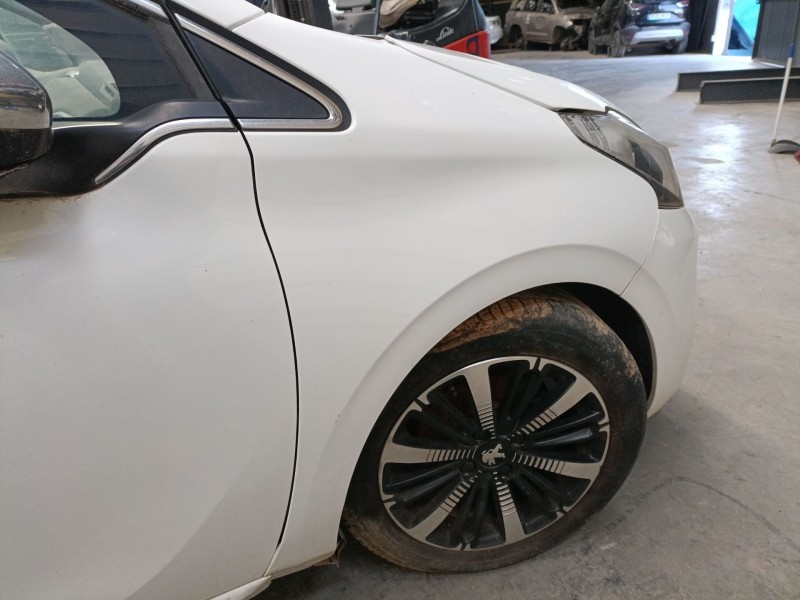 Recambio de aleta delantera derecha para peugeot 208 i (ca_, cc_) 1.2 vti 82 referencia OEM IAM   