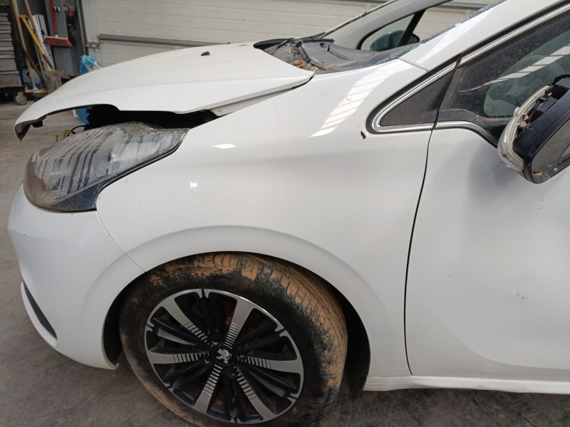 Recambio de aleta delantera izquierda para peugeot 208 i (ca_, cc_) 1.2 vti 82 referencia OEM IAM   