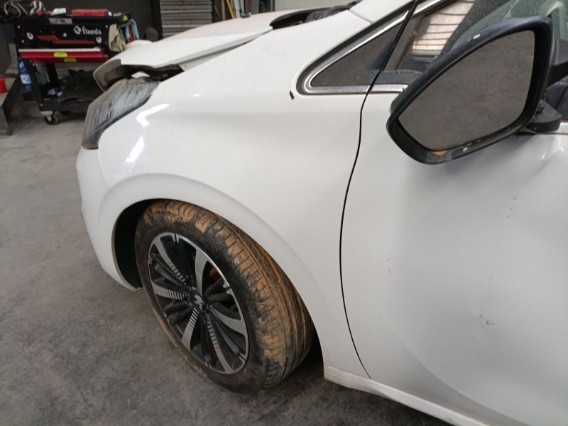 Recambio de aleta delantera izquierda para peugeot 208 i (ca_, cc_) 1.2 vti 82 referencia OEM IAM   