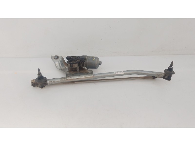 Recambio de motor limpia delantero para dacia duster ambiance 4x2 referencia OEM IAM 0390241544  