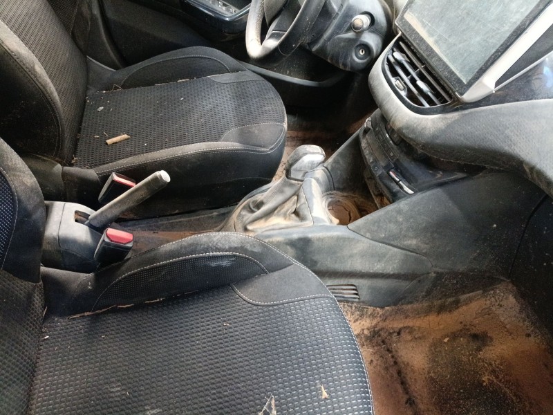 Recambio de consola central para peugeot 208 i (ca_, cc_) 1.2 vti 82 referencia OEM IAM   