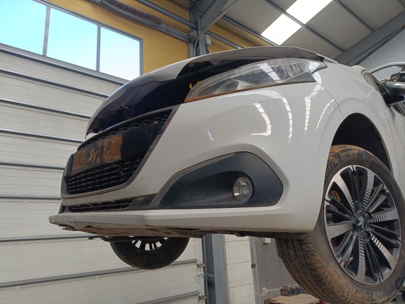 Recambio de paragolpes delantero para peugeot 208 i (ca_, cc_) 1.2 vti 82 referencia OEM IAM   