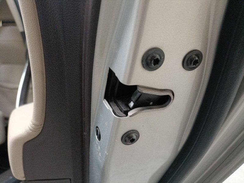 Recambio de cerradura puerta trasera derecha para opel insignia a (g09) 2.0 cdti (68) referencia OEM IAM   