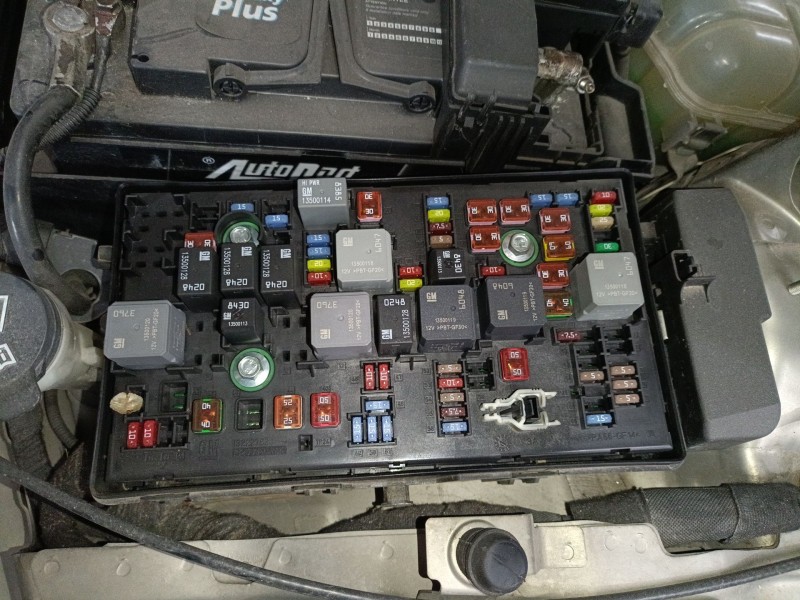 Recambio de caja reles / fusibles para opel insignia a (g09) 2.0 cdti (68) referencia OEM IAM   