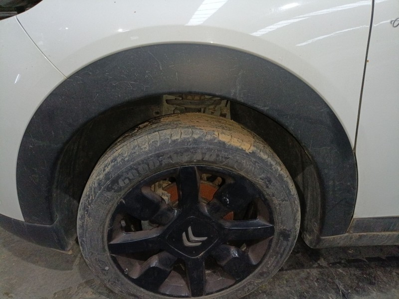 Recambio de aletin delantero izquierdo para citroën c4 cactus 1.5 bluehdi 100 referencia OEM IAM   