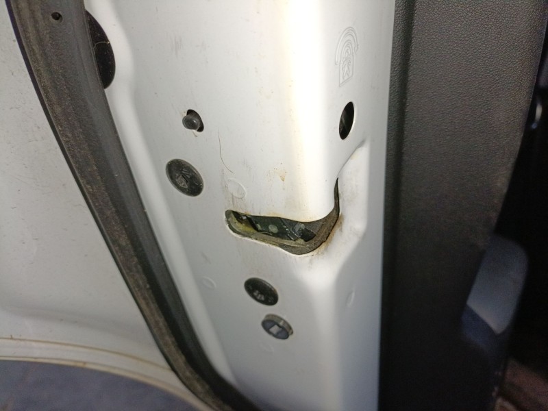 Recambio de cerradura puerta trasera izquierda para citroën c4 cactus 1.5 bluehdi 100 referencia OEM IAM   