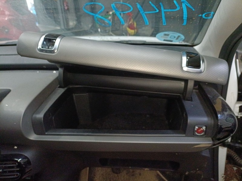 Recambio de guantera para citroën c4 cactus 1.5 bluehdi 100 referencia OEM IAM   