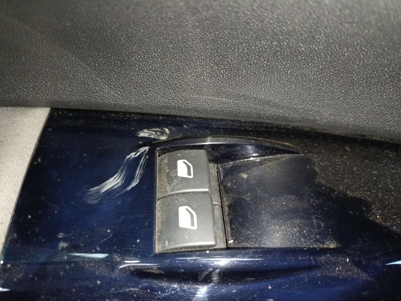 Recambio de mando elevalunas delantero izquierdo para citroën c4 cactus 1.5 bluehdi 100 referencia OEM IAM   