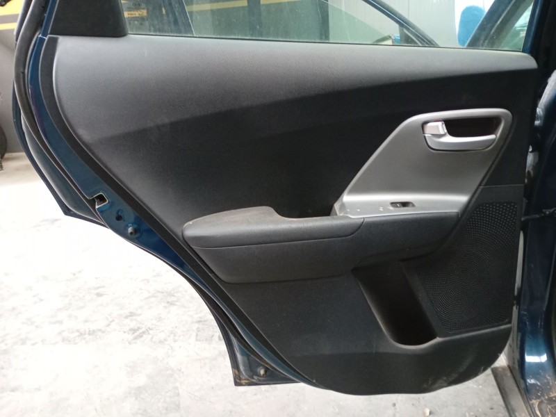 Recambio de guarnecido puerta trasera izquierda para kia niro i (de) 1.6 gdi hybrid referencia OEM IAM   