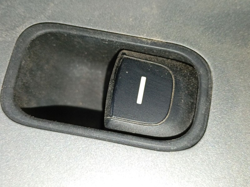 Recambio de mando elevalunas delantero derecho para kia niro i (de) 1.6 gdi hybrid referencia OEM IAM   