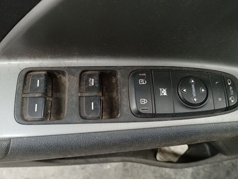 Recambio de mando elevalunas delantero izquierdo para kia niro i (de) 1.6 gdi hybrid referencia OEM IAM   