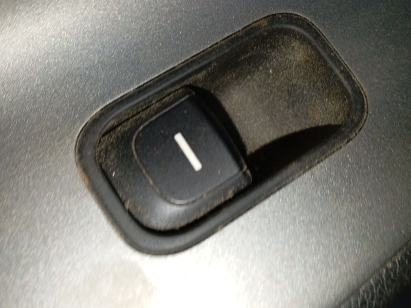 Recambio de mando elevalunas trasero izquierdo para kia niro i (de) 1.6 gdi hybrid referencia OEM IAM   