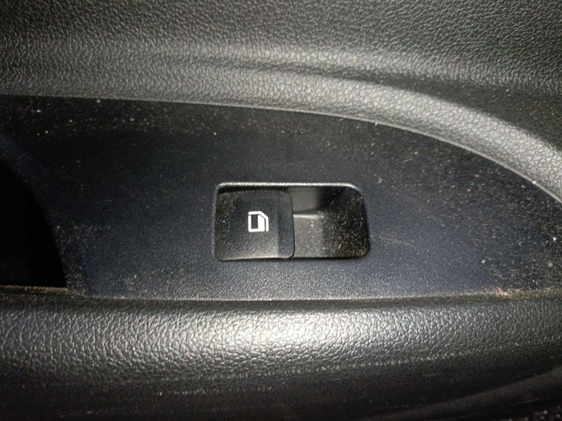 Recambio de mando elevalunas trasero izquierdo para hyundai i20 iii (bc3, bi3) 1.0 t-gdi referencia OEM IAM   