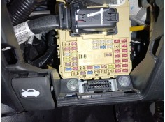 CAJA RELES / FUSIBLES 