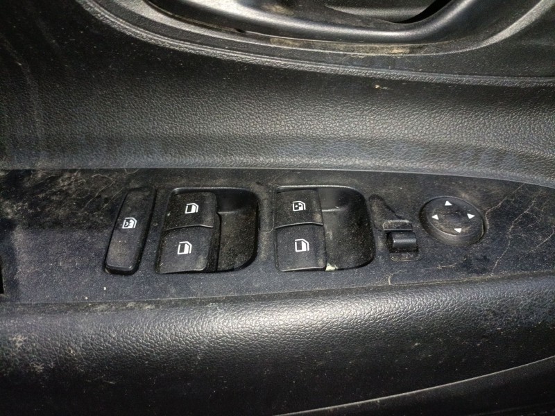 Recambio de mando elevalunas delantero izquierdo para hyundai i20 iii (bc3, bi3) 1.0 t-gdi referencia OEM IAM   