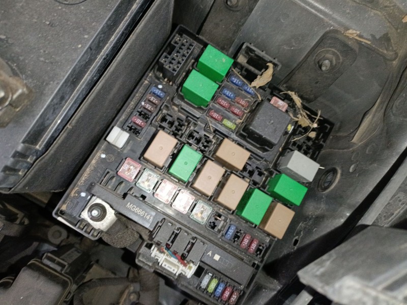 Recambio de caja reles / fusibles para hyundai ix35 (lm, el, elh) 1.7 crdi referencia OEM IAM   