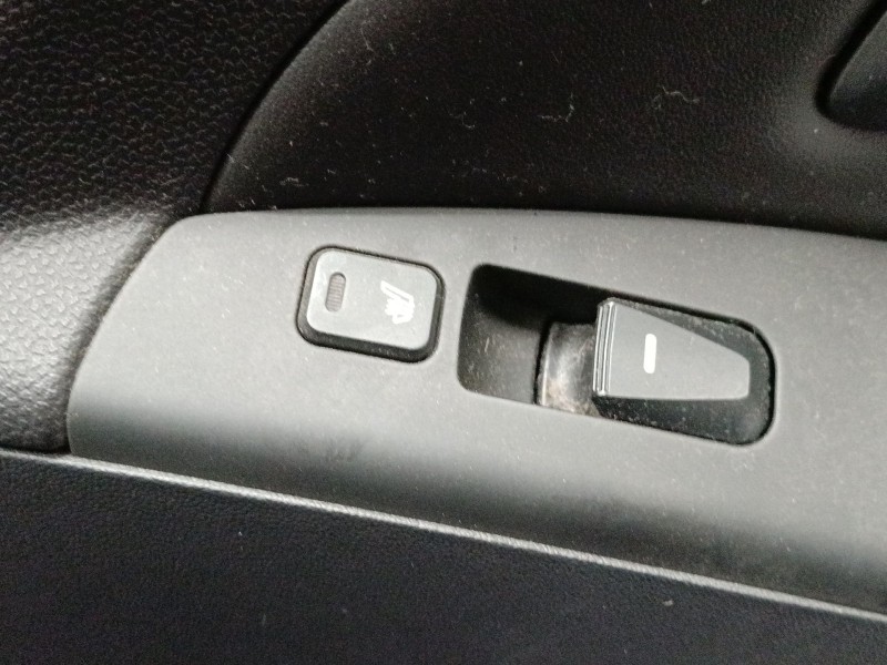 Recambio de mando elevalunas trasero derecho para hyundai ix35 (lm, el, elh) 1.7 crdi referencia OEM IAM   