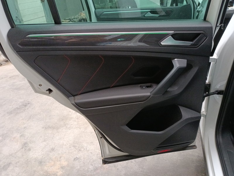 Recambio de guarnecido puerta trasera izquierda para volkswagen tiguan (ad1, ax1) 2.0 tdi referencia OEM IAM   
