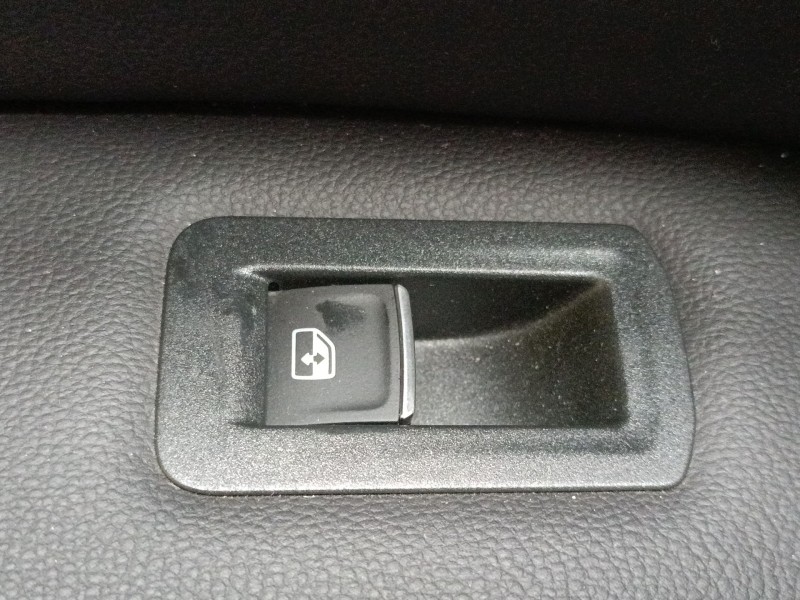 Recambio de mando elevalunas trasero izquierdo para volkswagen tiguan (ad1, ax1) 2.0 tdi referencia OEM IAM   