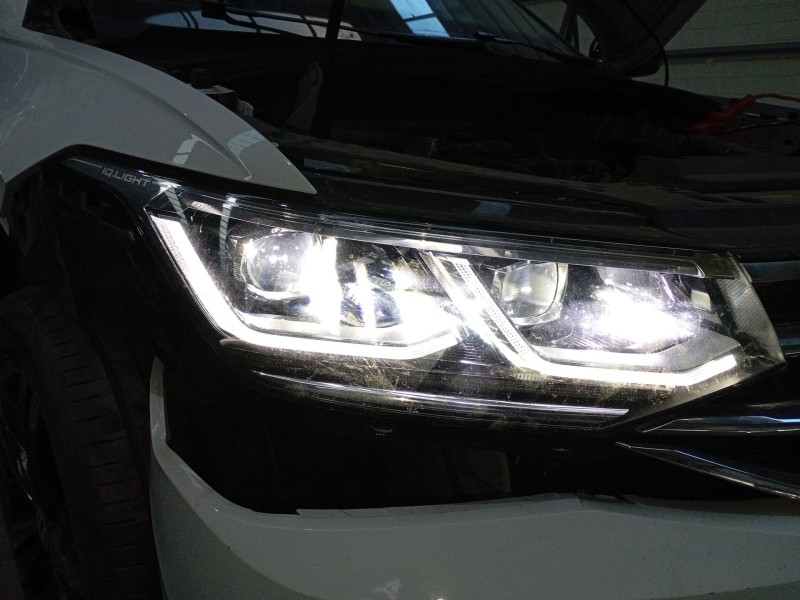 Recambio de faro derecho xenon para volkswagen tiguan (ad1, ax1) 2.0 tdi referencia OEM IAM   
